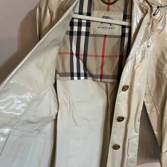 Burberry beige slick raincoat Size 6 - Picture 8 of 13